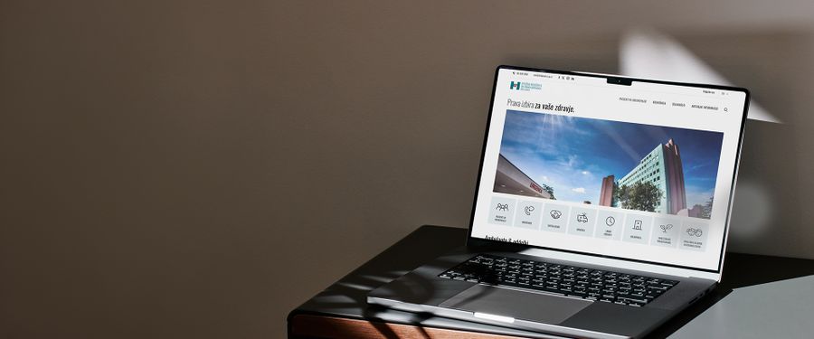 Laptop displaying the home page of General Hospital in Nova Gorica.