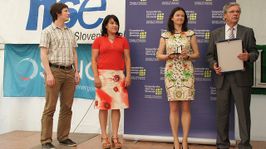 Photograph of a golden recognition from Chamber of Commerce and Industry of Slovenia to Arctur employees for 4PM documentation sistem.